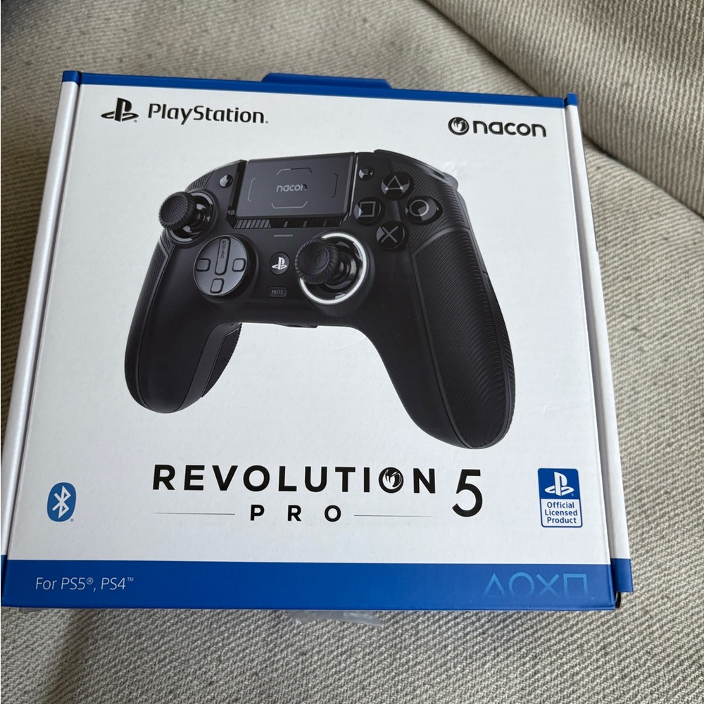 Black PS5 Revolution 5 Pro